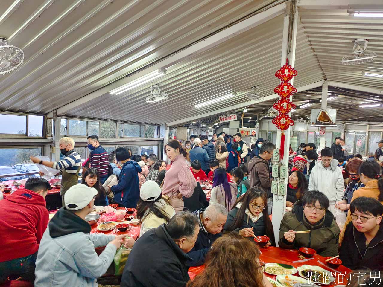 [陽明山美食]青菜園-土雞肉真軟…人多到爆炸，地瓜湯冬天吃真爽