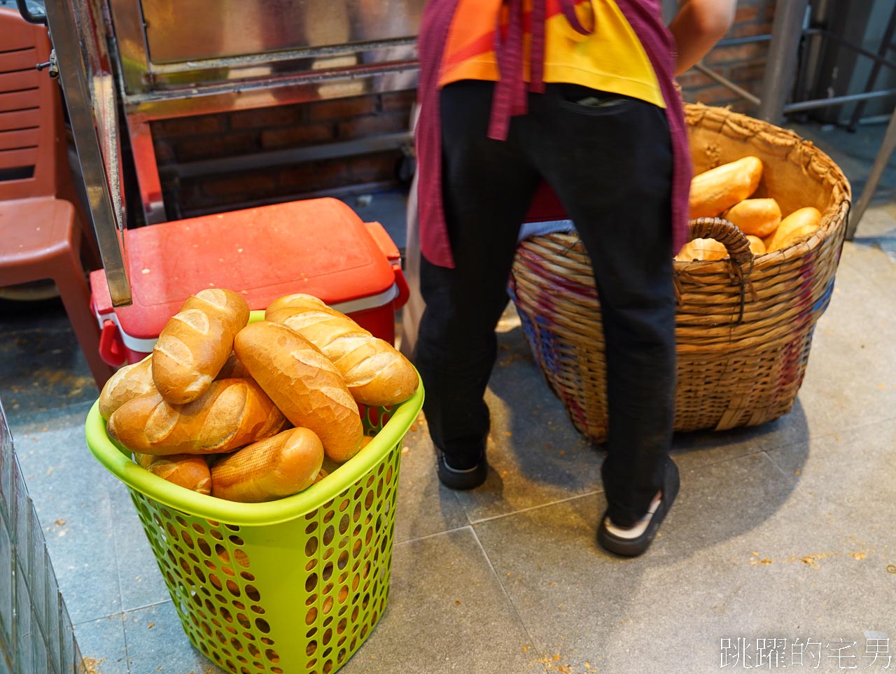 [Bánh Mì Huynh Hoa]絕對是越南美食推薦-在地人都買爆越南法國麵包，30年胡志明美食推薦