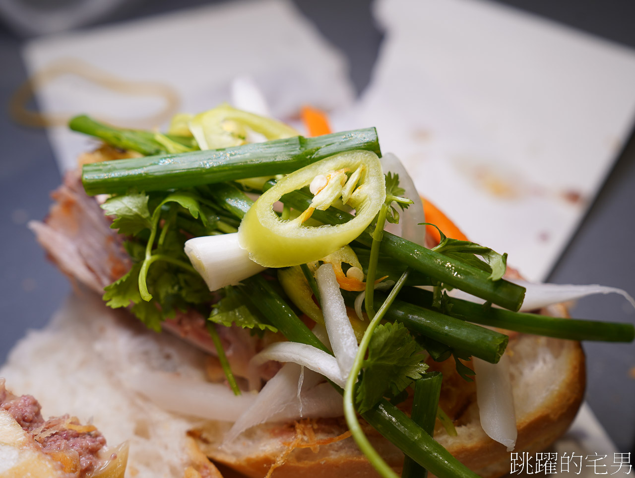 [Bánh Mì Huynh Hoa]絕對是越南美食推薦-在地人都買爆越南法國麵包，30年胡志明美食推薦