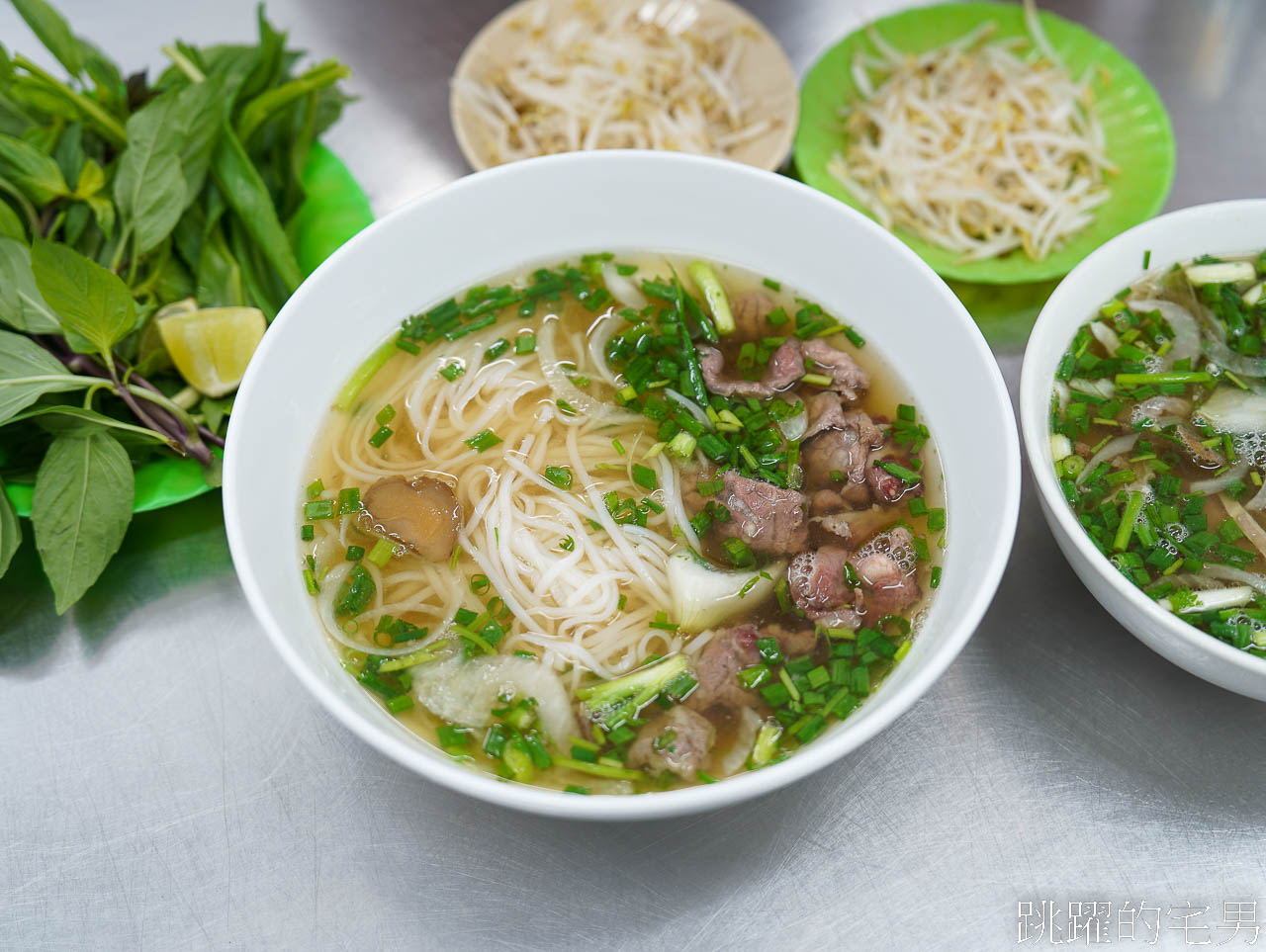 [胡志明美食]Phu Vuong Pho-越南河粉吃起來不是軟趴趴，裡面居然還有微脆感，義大利麵要有麵芯越南版嗎?