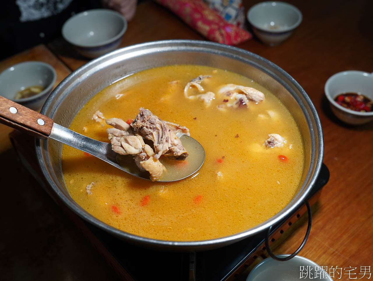 [花蓮美食]達路岸熱炒-這家花蓮熱炒螺肉必須吃，全酒燒酒雞一碗就把我幹倒…..