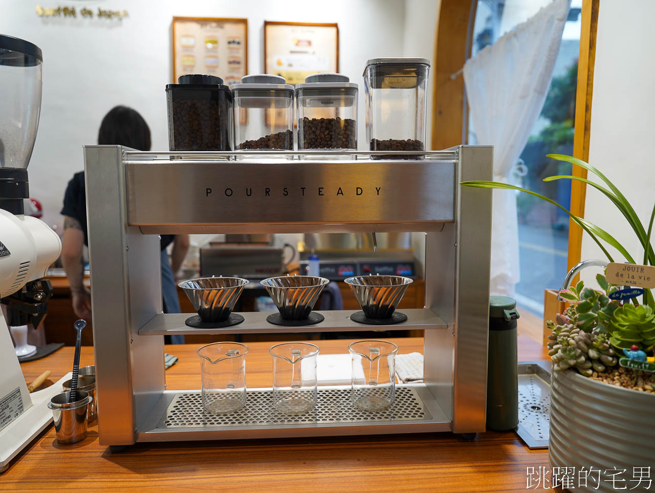 [花蓮新城咖啡廳]Jiji coffee-花蓮舒芙蕾用超高級日本中澤奶霜、金寶笠麵粉，空間超好拍，還有佳興檸檬汁咖啡，花蓮甜點