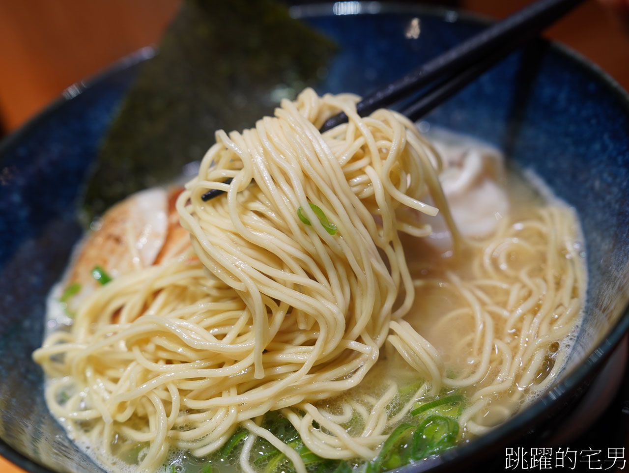 [花蓮美食]雞白郎拉麵-大推泡系雞白湯拉麵，濃郁黏稠的滋味整個愛到，花蓮拉麵推薦