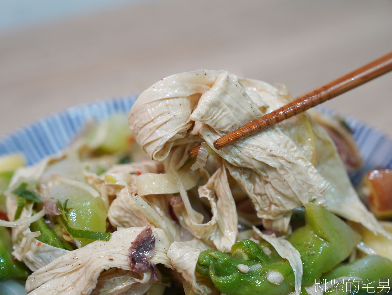 [花蓮吉安美食]台北鹹水雞搬家-這間吃飯時間還是宵夜時間人都很多，蘋果變成鹹水雞超好吃! 這間吃飯時間還是宵夜時間人都很多，蔬菜種類多，要重口味不會讓你失望，花蓮宵夜