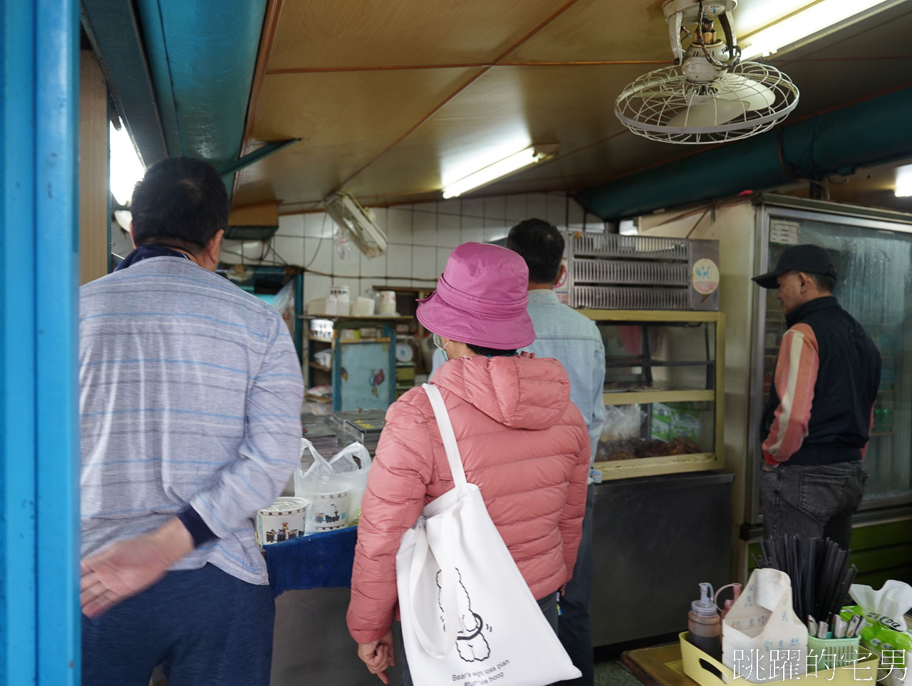 [花蓮美食]阿婆牛肉麵-花蓮老店大碗份量足，在地人的共同記憶，觀光客可以吃別間