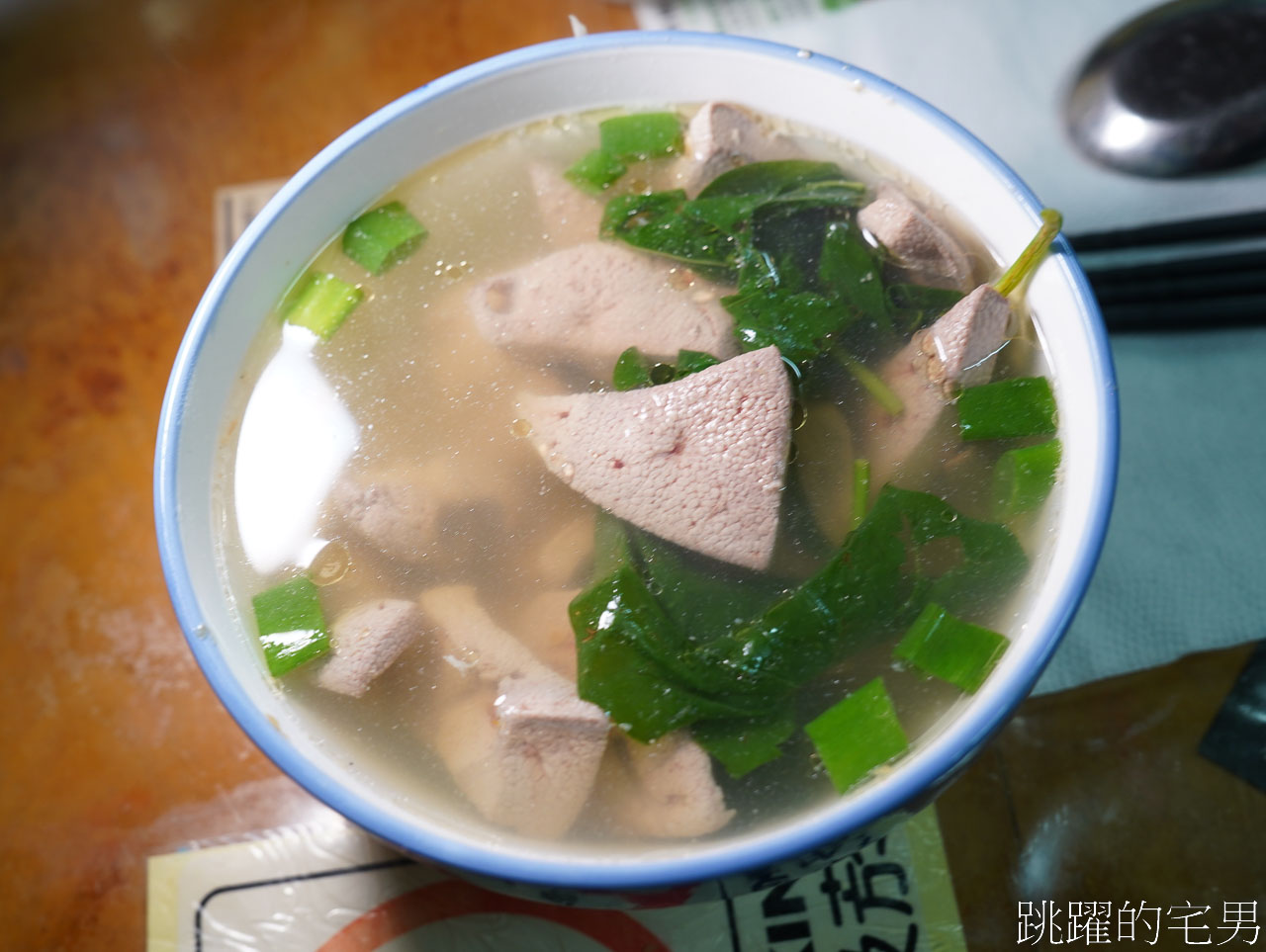 [花蓮美食]阿婆牛肉麵-花蓮老店大碗份量足，在地人的共同記憶，觀光客可以吃別間