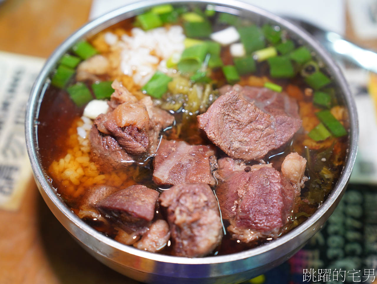 [花蓮美食]阿婆牛肉麵-花蓮老店大碗份量足，在地人的共同記憶，觀光客可以吃別間 @跳躍的宅男