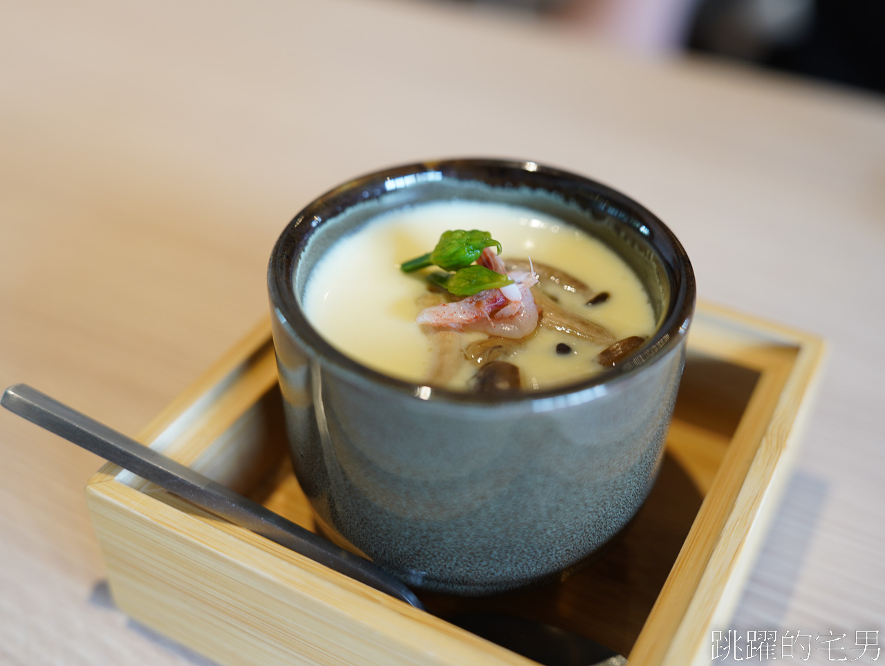 [花蓮美食]探索之味-九宮格日本生蠔也太好吃，口感居然是脆的，吃完整個圈粉! 花蓮將軍府美食