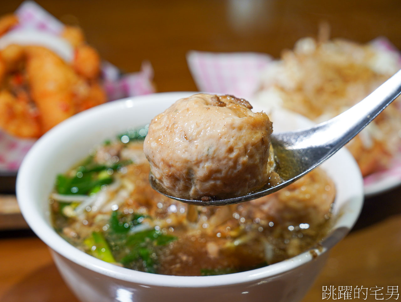 [台東美食]台東榕樹下米苔目-60年台東米苔目推薦，手工製作好味道，滿滿柴魚的好喝高湯，空間舒服有冷氣