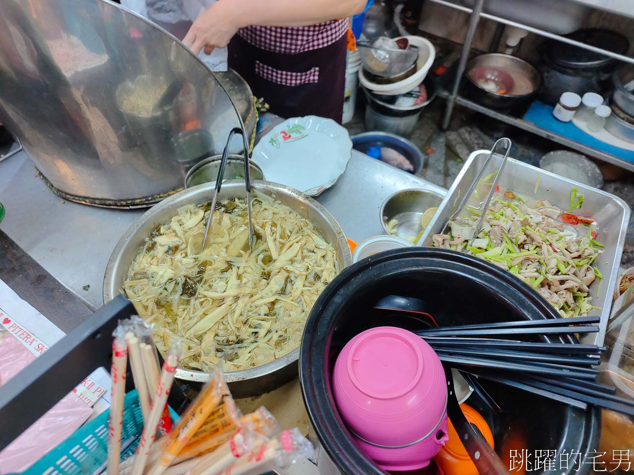 [吉安車站鵝肉莊]小卷米粉湯好喝，鴨肉飯份量足，花蓮吉安美食