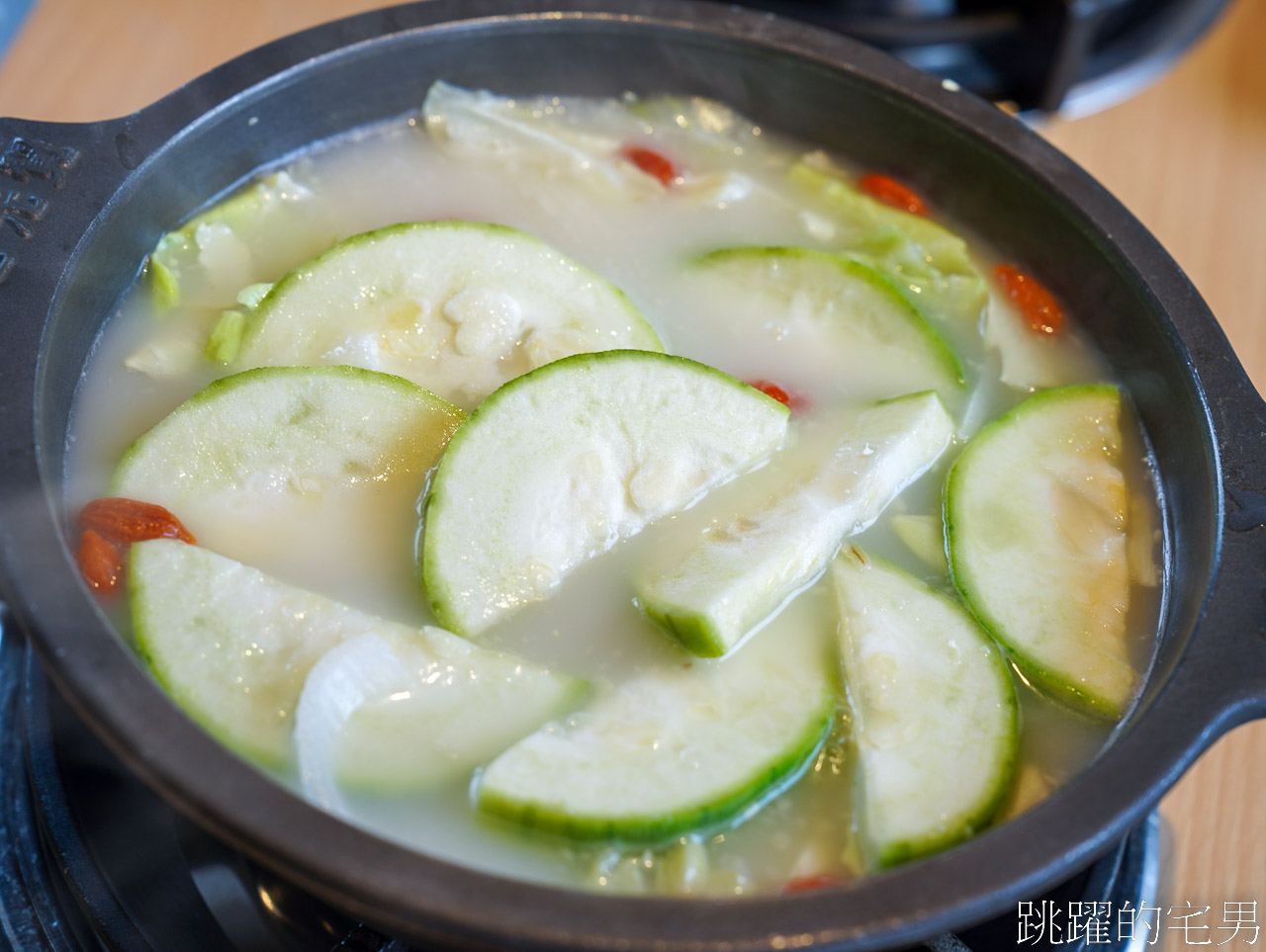 [花蓮美食]老先覺PLUS花蓮中山概念店-最狂老先覺在花蓮，全台自助吧食材種類最多樣，營業到半夜吃到爽