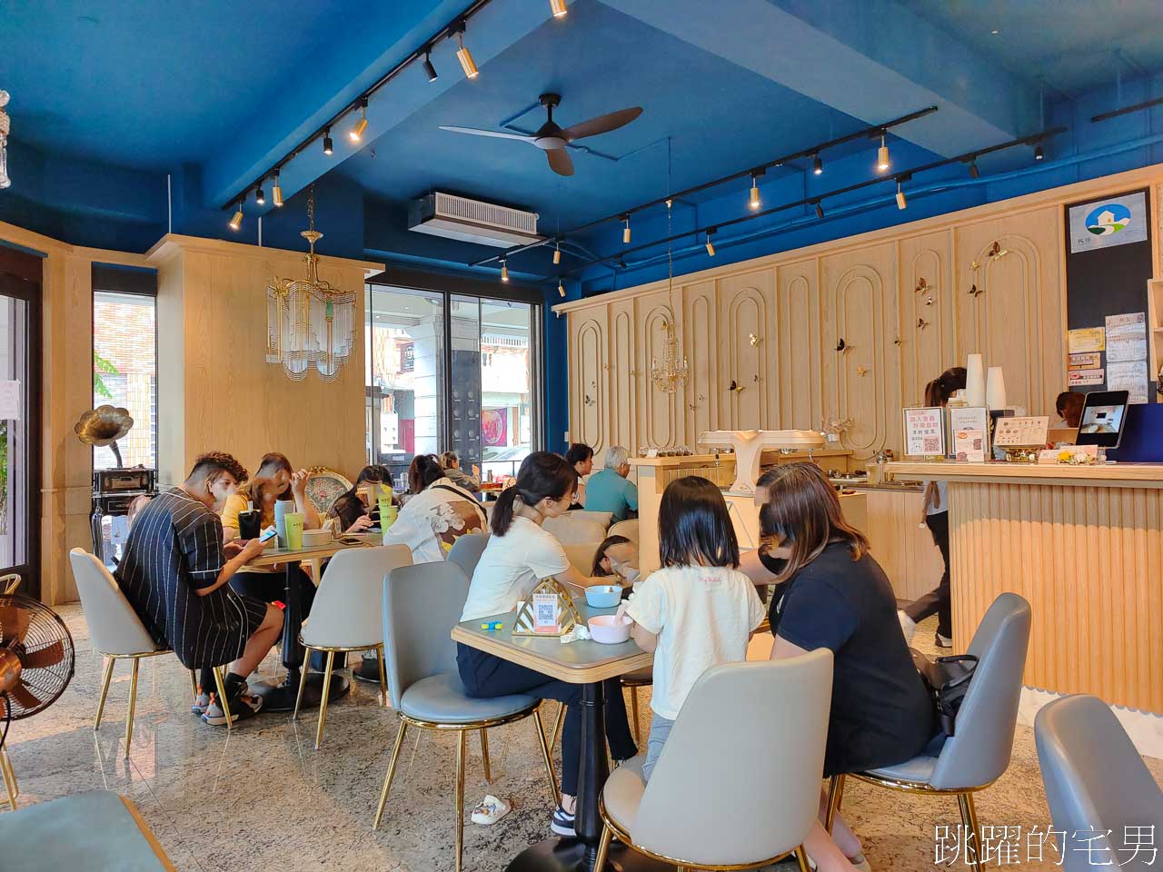 [花蓮美食]食巷茶弄複合式餐館-空間環境舒服，簡餐下午茶選擇多樣，鬆餅有夠脆、新城美食，花蓮寵物友善餐廳
