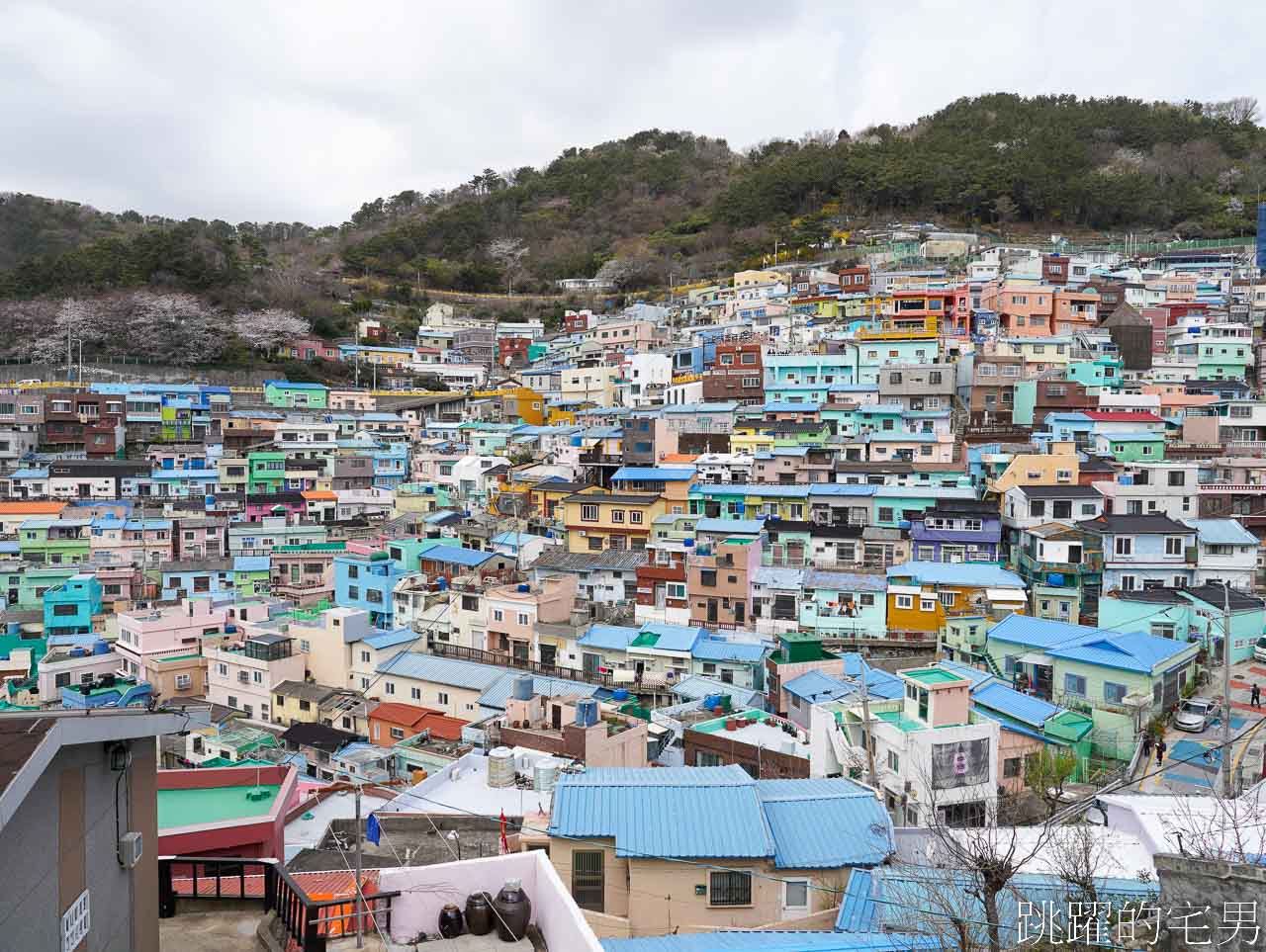 [韓國釜山景點]甘川洞文化村-小王子旅遊景點超好拍，釜山韓服租借推薦哲秀與英熙，釜山包車