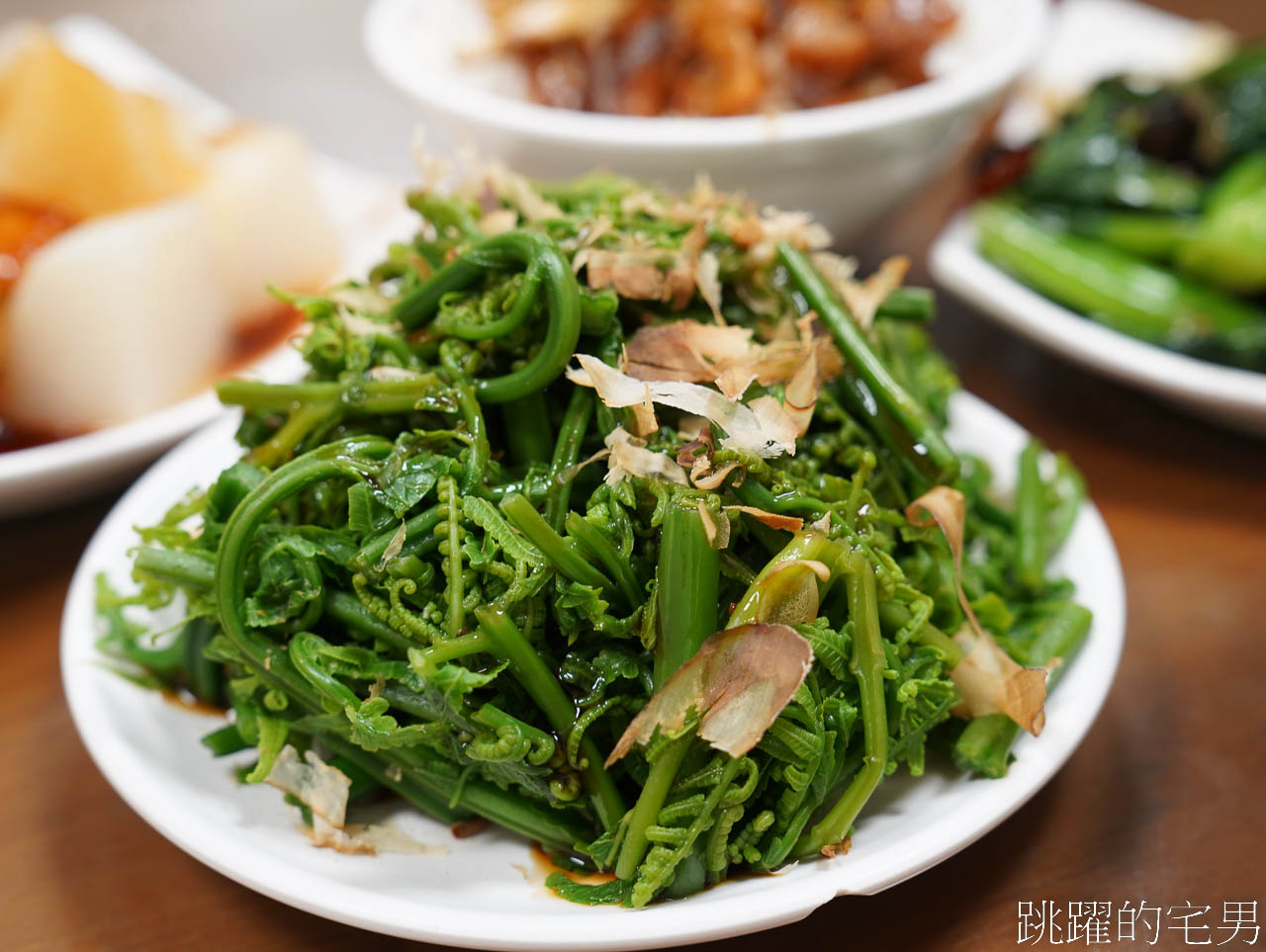 [花蓮美食]博愛街黑白切米粉湯-這家腿庫、小卷便當好吃味道夠! 而且還是花蓮下午有營業餐廳