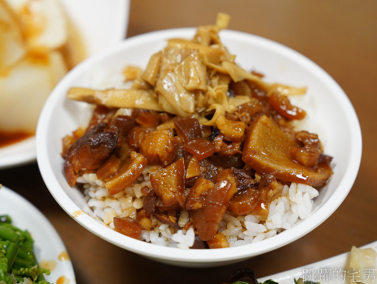 [花蓮美食]博愛街黑白切米粉湯-這家腿庫、小卷便當好吃味道夠! 而且還是花蓮下午有營業餐廳