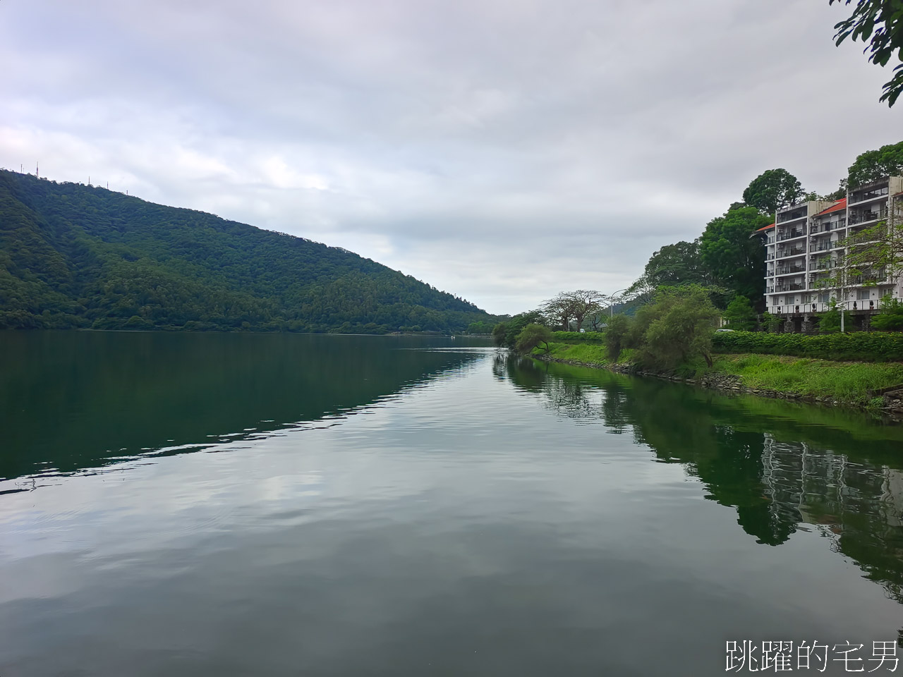 [花蓮鯉魚潭咖啡廳]黑屋cafe-湖景第一排花蓮咖啡廳，玻璃屋享受靜謐悠閒