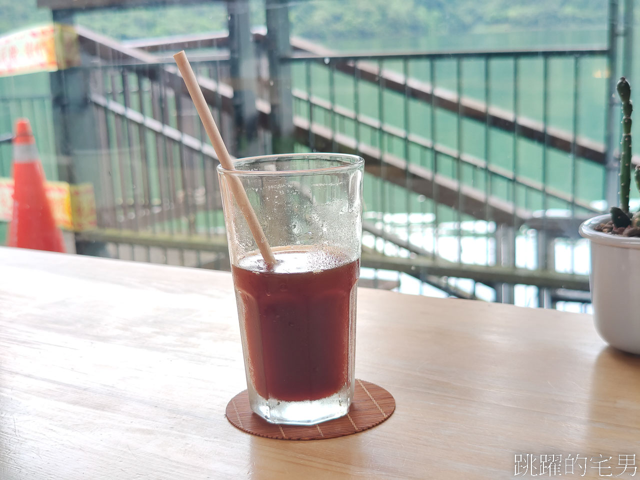 [花蓮鯉魚潭咖啡廳]黑屋cafe-湖景第一排花蓮咖啡廳，玻璃屋享受靜謐悠閒