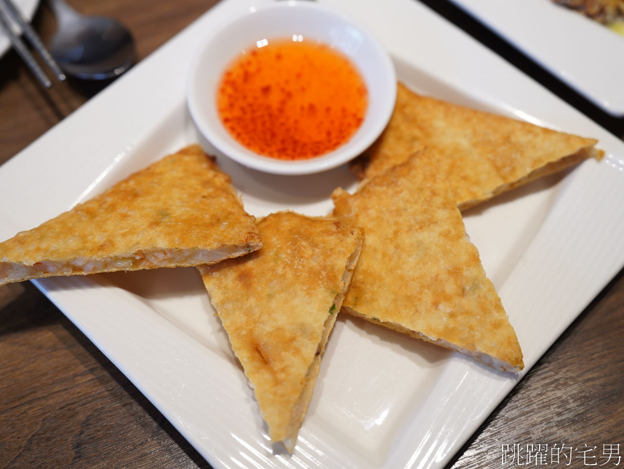 2024花蓮泰式料理「香茅廚房Lemongrass Kitchen」手工醬汁味道濃厚，黃咖哩完全是我的菜，軟殼蟹炸得極好! 還是花蓮寵物友善餐廳，花蓮美食