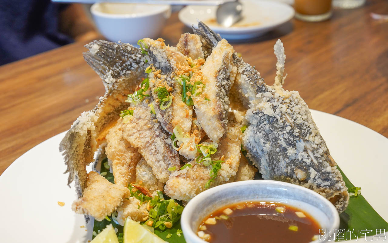 2024花蓮泰式料理「香茅廚房Lemongrass Kitchen」手工醬汁味道濃厚，黃咖哩完全是我的菜，軟殼蟹炸得極好! 還是花蓮寵物友善餐廳，花蓮美食