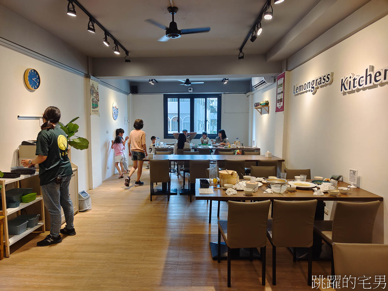 2024花蓮泰式料理「香茅廚房Lemongrass Kitchen」手工醬汁味道濃厚，黃咖哩完全是我的菜，軟殼蟹炸得極好! 還是花蓮寵物友善餐廳，花蓮美食
