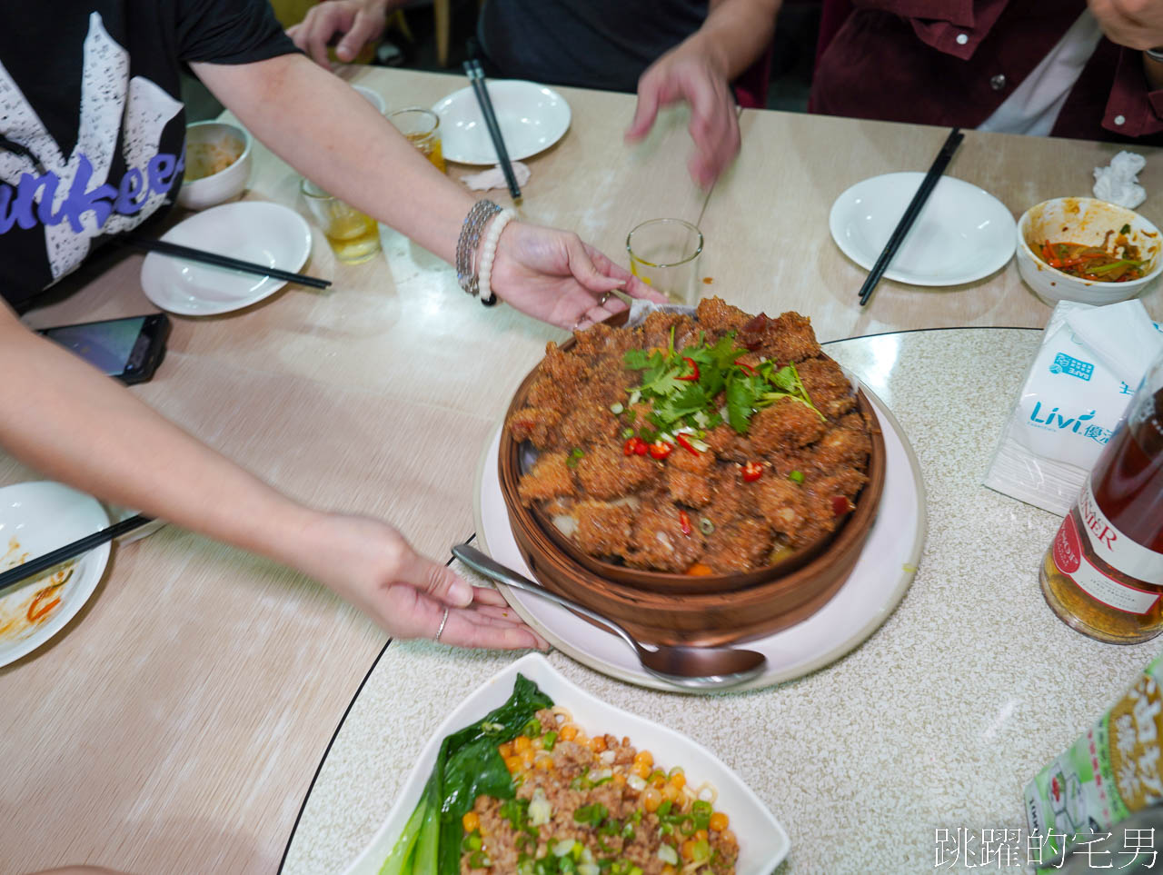 [捷運士林站美食]川舖子28號-台北川菜小館超好吃粉蒸排骨，完全打到我的味蕾，巧遇型男主廚-陳鴻