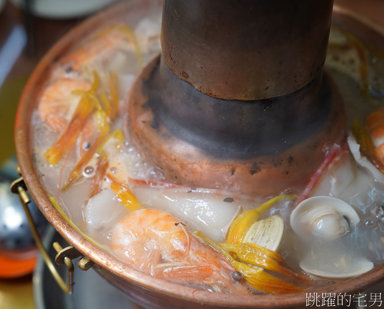 [萬華美食]金麥子酸白菜鍋-湯頭酸爽帶勁，還有東北鍋包肉，台北酸菜白肉鍋推薦，鄰近停車場 @跳躍的宅男