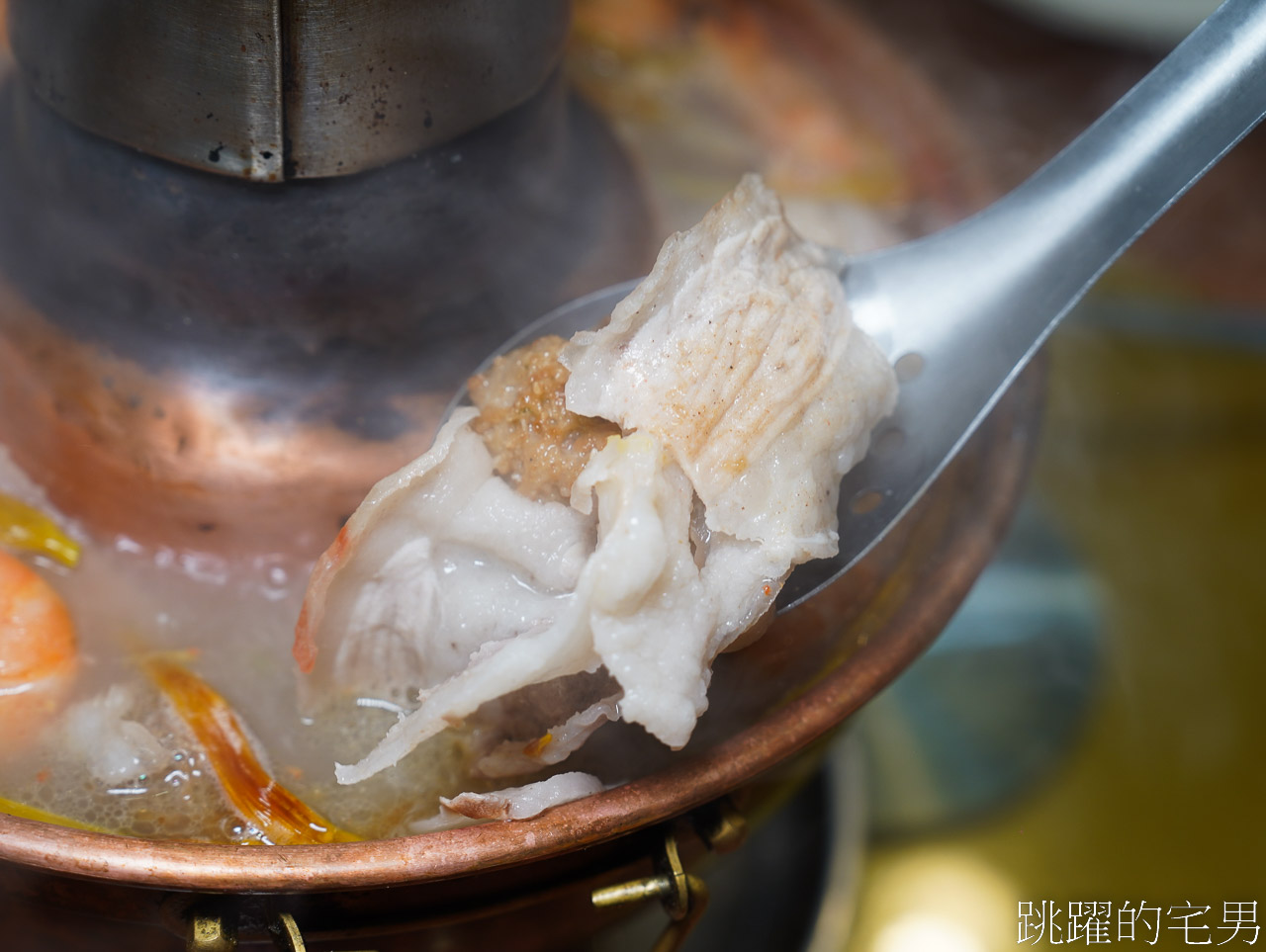 [萬華美食]金麥子酸白菜鍋-湯頭酸爽帶勁，還有東北鍋包肉，台北酸菜白肉鍋推薦，鄰近停車場