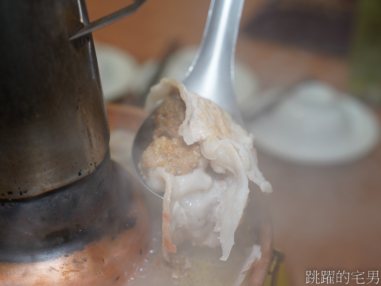 [萬華美食]金麥子酸白菜鍋-湯頭酸爽帶勁，還有東北鍋包肉，台北酸菜白肉鍋推薦，鄰近停車場