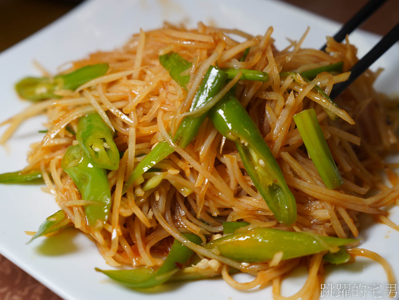 [萬華美食]金麥子酸白菜鍋-湯頭酸爽帶勁，還有東北鍋包肉，台北酸菜白肉鍋推薦，鄰近停車場