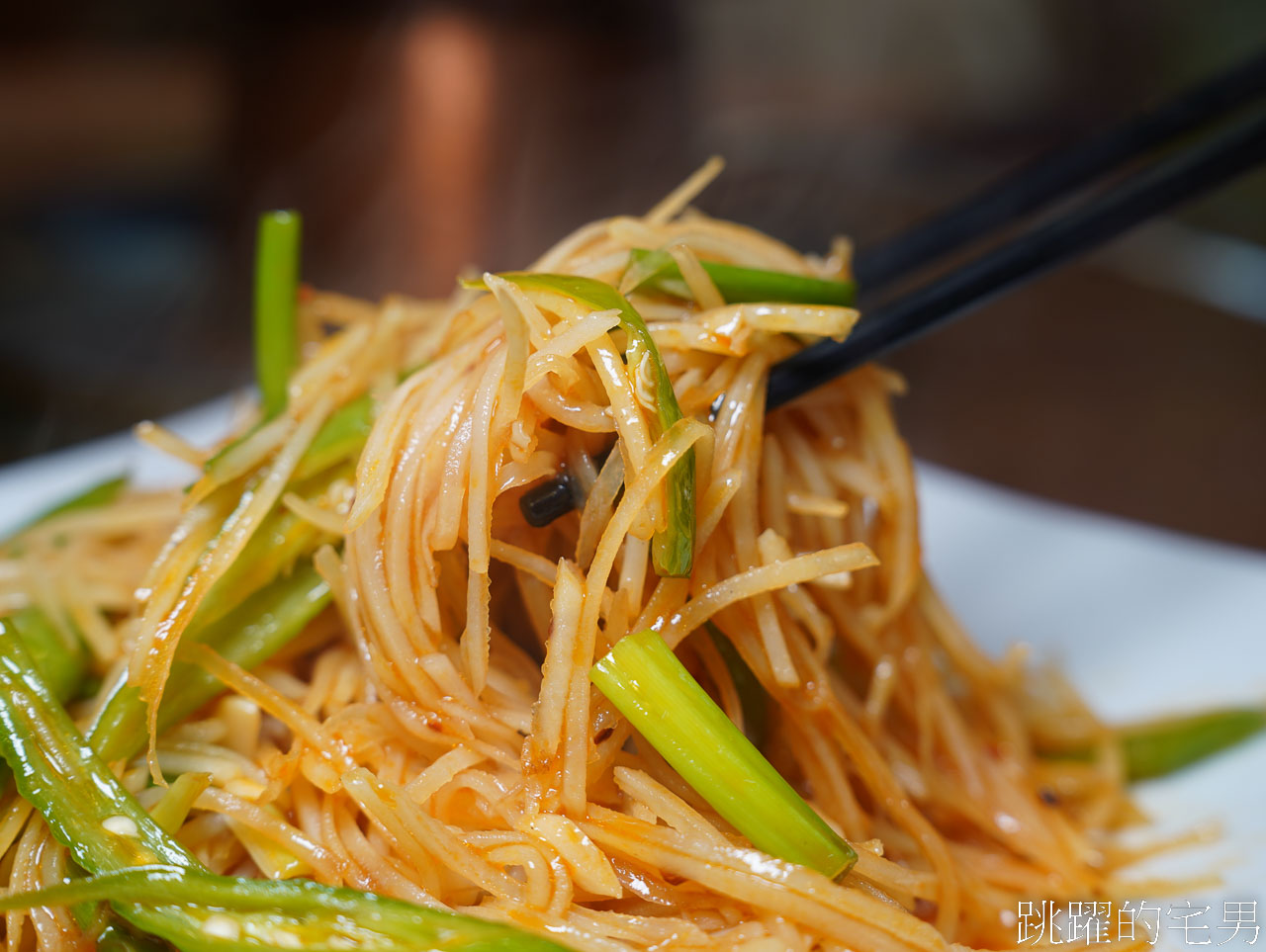 [萬華美食]金麥子酸白菜鍋-湯頭酸爽帶勁，還有東北鍋包肉，台北酸菜白肉鍋推薦，鄰近停車場