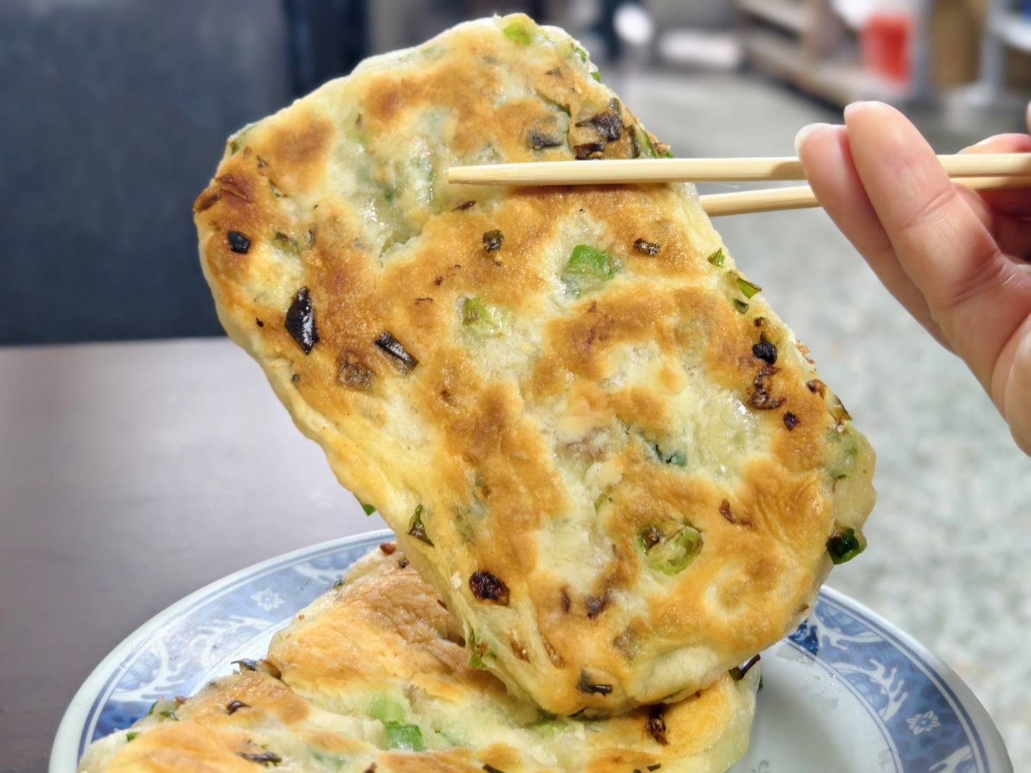 [吉安早餐]南華早點-40年花蓮早餐，招牌蔥油派超厲害，厚實餅皮酥脆外皮沒吃過太可惜!