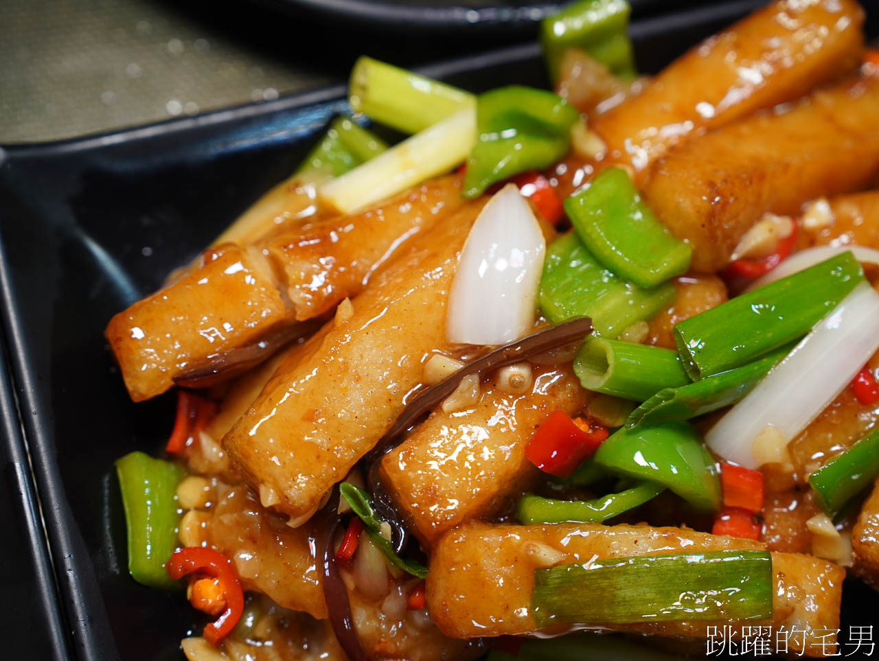 [花蓮宵夜]躼腳啤酒吧-鑊氣滿滿，好吃的花蓮熱炒， 居然有炸粉腸、炒蘿蔔糕?!