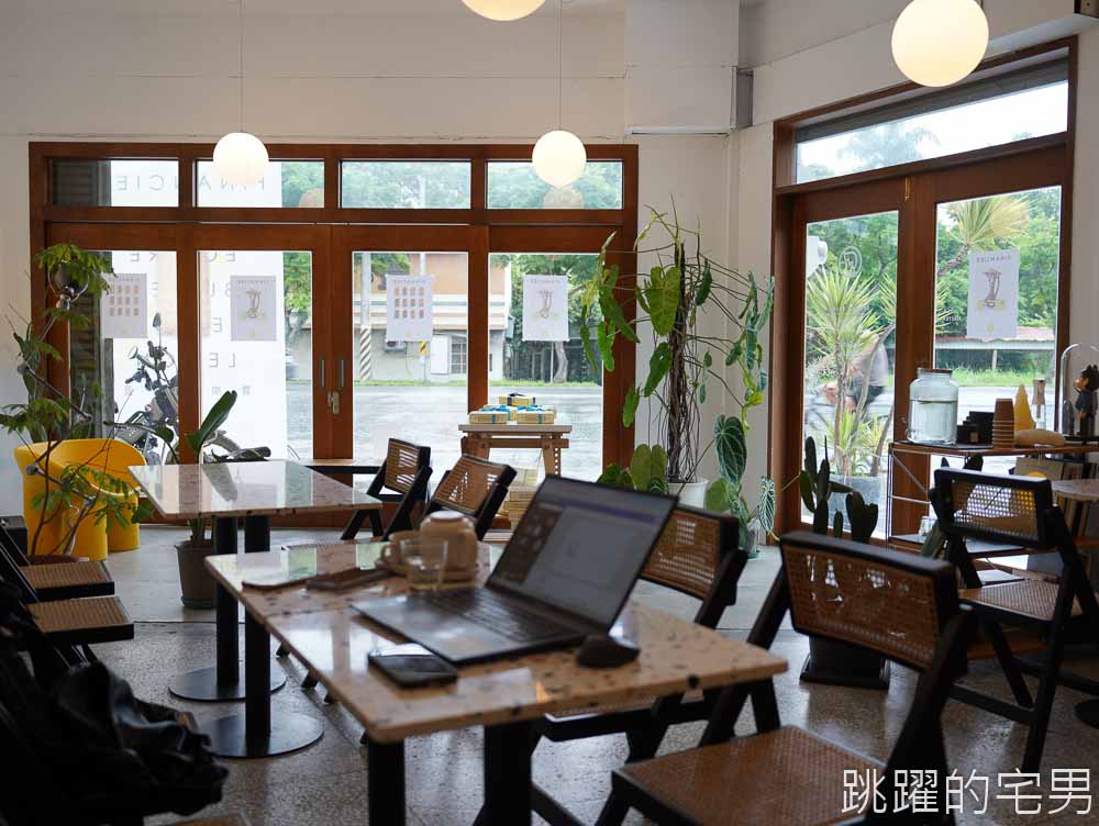 [新城咖啡廳]Cabret Cafe-花蓮好吃甜點下午茶，13種口味費南雪，還有狗狗零食，寵物友善咖啡廳