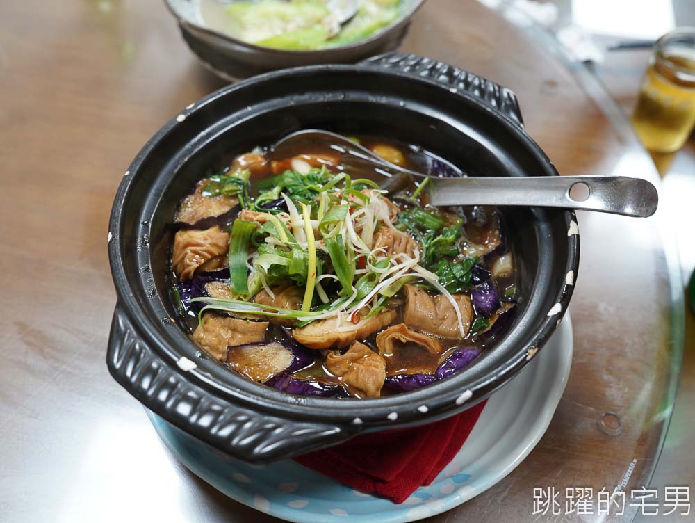 [吉安美食]阿姑的店-花蓮老店鹹香濃郁好吃家常菜，白飯讓你吃到飽，招牌芋頭捲、蔥爆松坂肉、道道都是下飯菜，花蓮美食