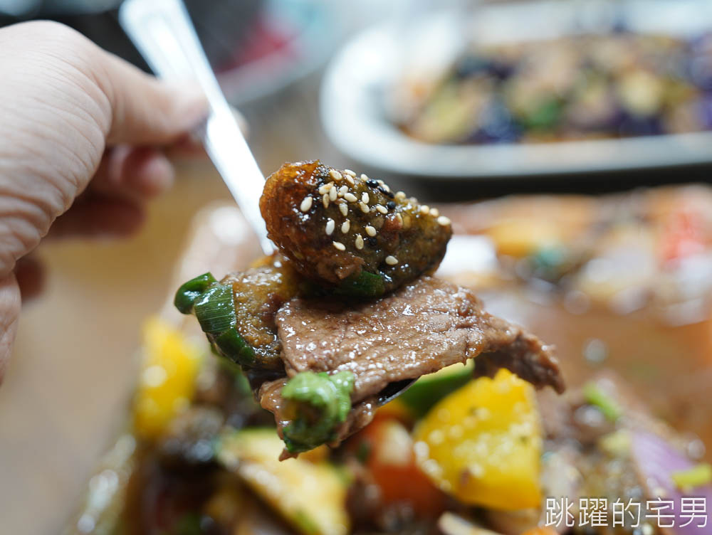 [吉安美食]阿姑的店-花蓮老店鹹香濃郁好吃家常菜，白飯讓你吃到飽，招牌芋頭捲、蔥爆松坂肉、道道都是下飯菜，花蓮美食