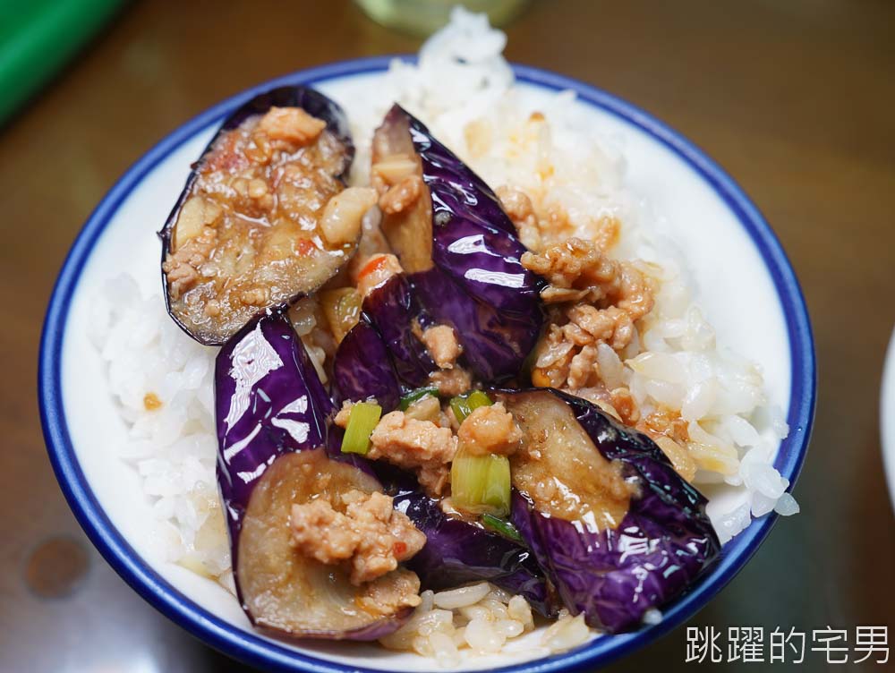 [吉安美食]阿姑的店-花蓮老店鹹香濃郁好吃家常菜，白飯讓你吃到飽，招牌芋頭捲、蔥爆松坂肉、道道都是下飯菜，花蓮美食