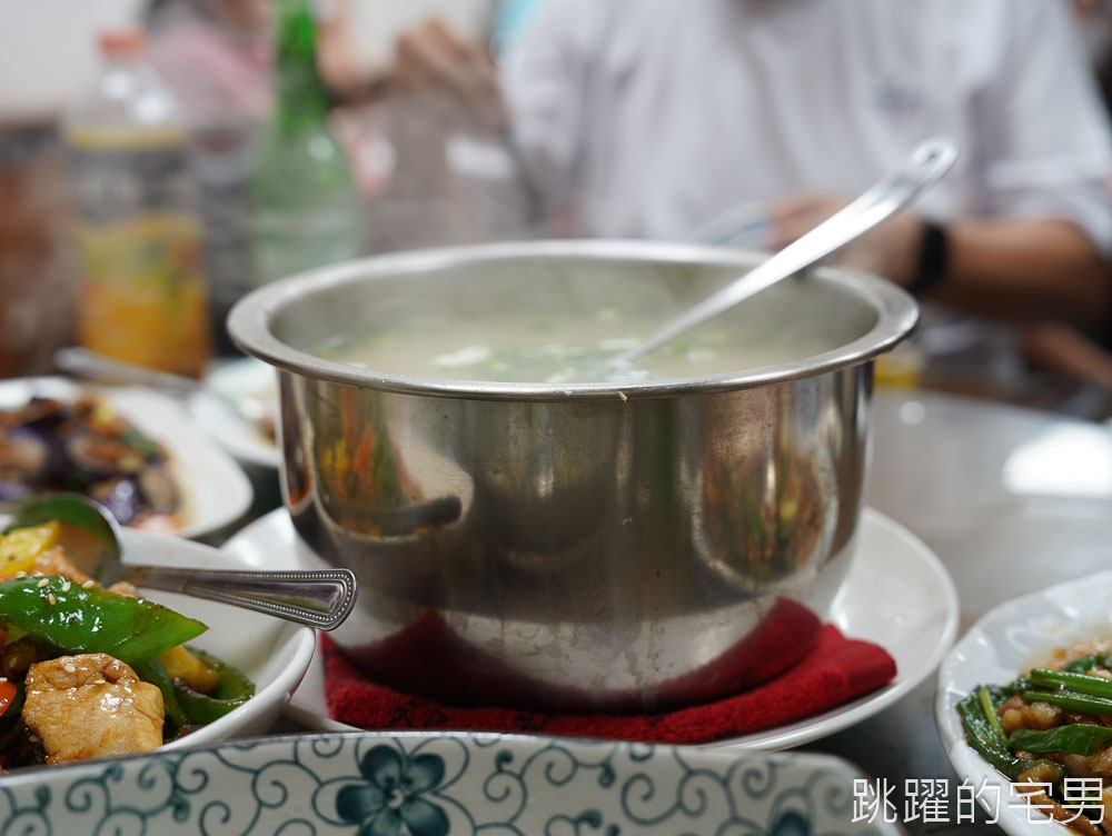 [吉安美食]阿姑的店-花蓮老店鹹香濃郁好吃家常菜，白飯讓你吃到飽，招牌芋頭捲、蔥爆松坂肉、道道都是下飯菜，花蓮美食