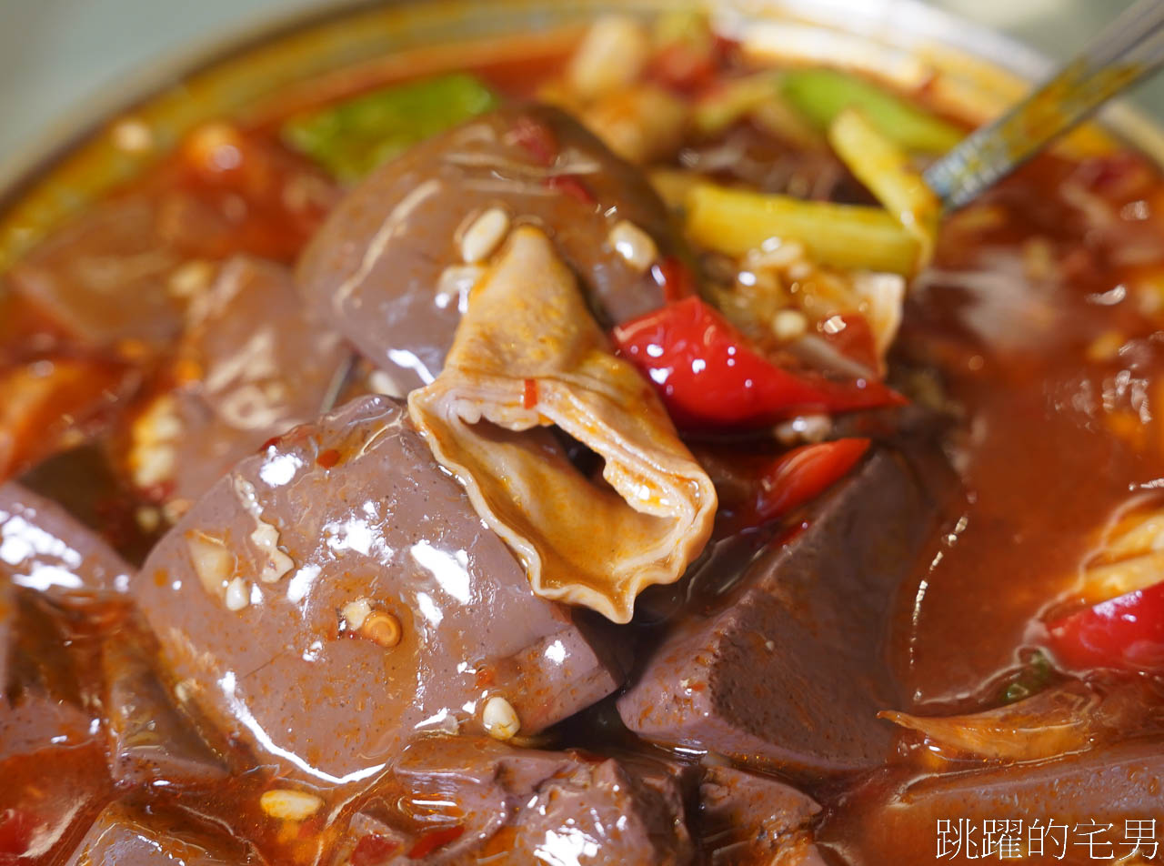 [花蓮美食]闔家歡南北餚餐館-在地人都知道的花蓮老店，芝麻豆沙鍋餅就是永遠的神，闔家歡南北餚餐館菜單