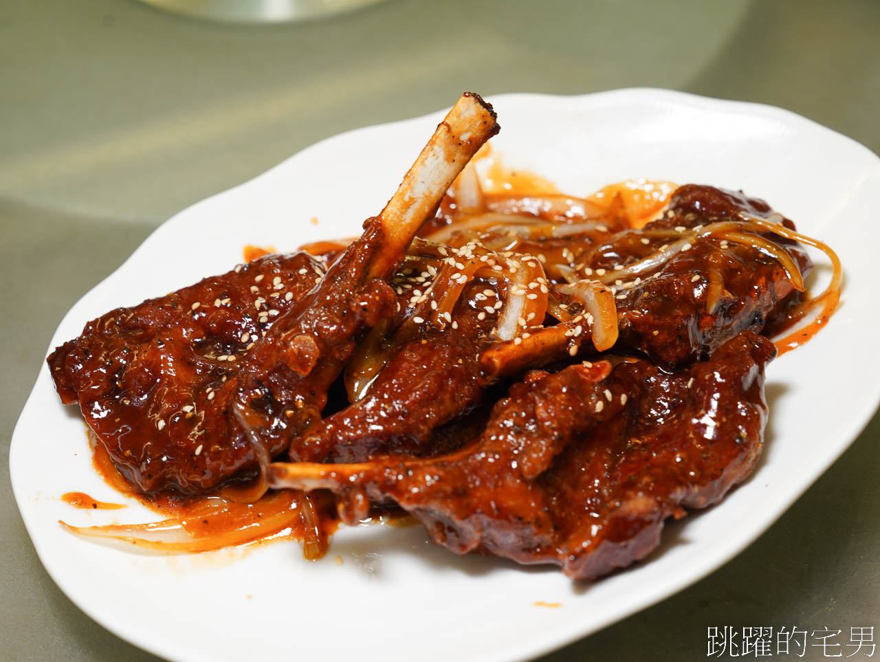 [花蓮美食]闔家歡南北餚餐館-在地人都知道的花蓮老店，芝麻豆沙鍋餅就是永遠的神，闔家歡南北餚餐館菜單