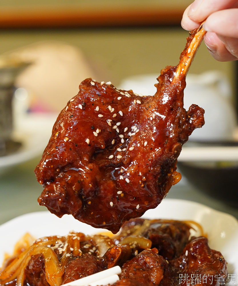 [花蓮美食]闔家歡南北餚餐館-在地人都知道的花蓮老店，芝麻豆沙鍋餅就是永遠的神，闔家歡南北餚餐館菜單