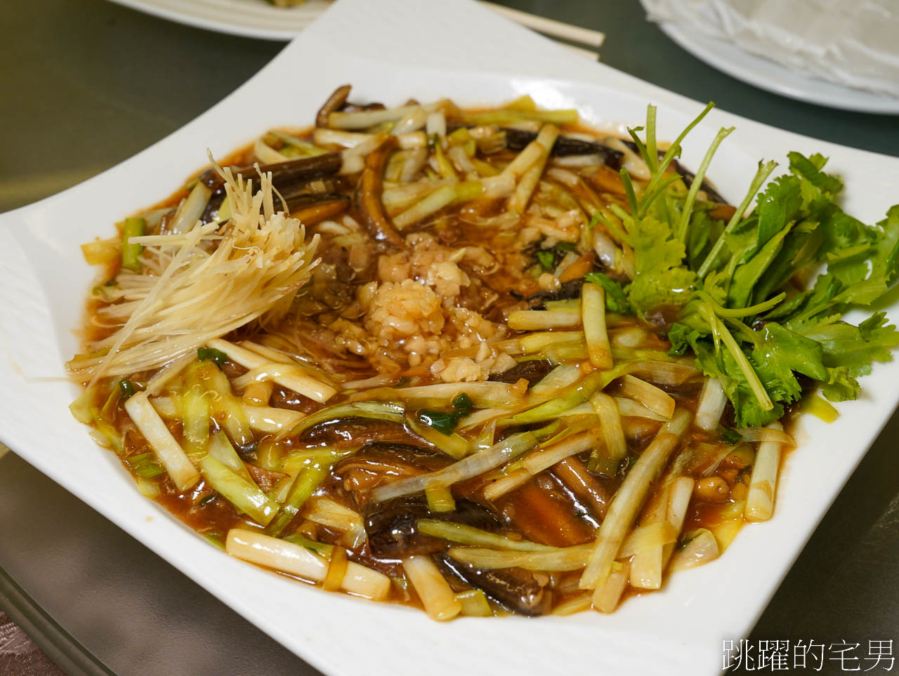 [花蓮美食]闔家歡南北餚餐館-在地人都知道的花蓮老店，芝麻豆沙鍋餅就是永遠的神，闔家歡南北餚餐館菜單