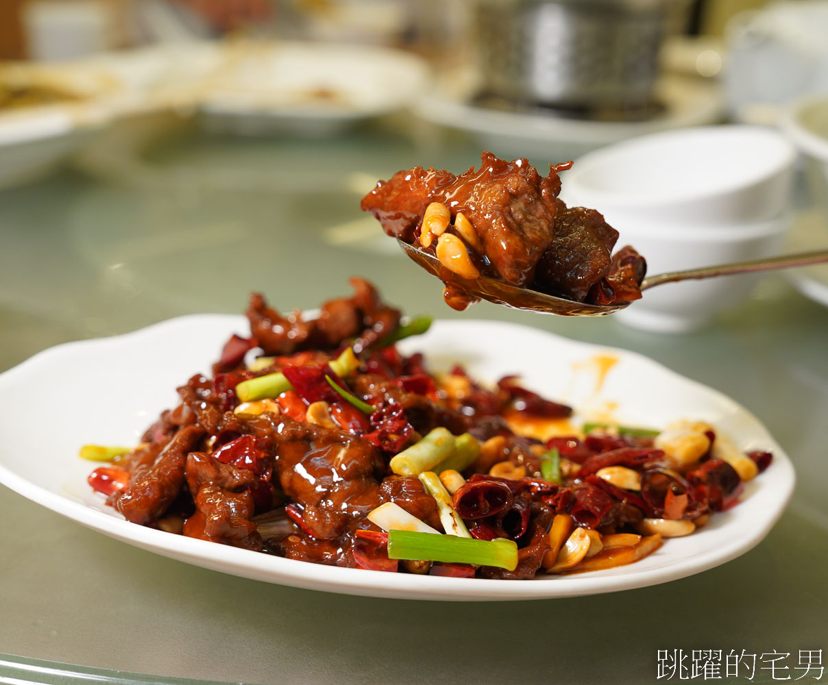 [花蓮美食]闔家歡南北餚餐館-在地人都知道的花蓮老店，芝麻豆沙鍋餅就是永遠的神，闔家歡南北餚餐館菜單