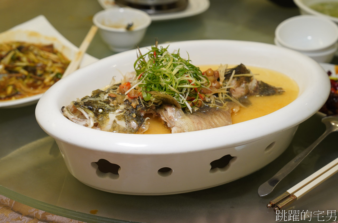 [花蓮美食]闔家歡南北餚餐館-在地人都知道的花蓮老店，芝麻豆沙鍋餅就是永遠的神，闔家歡南北餚餐館菜單