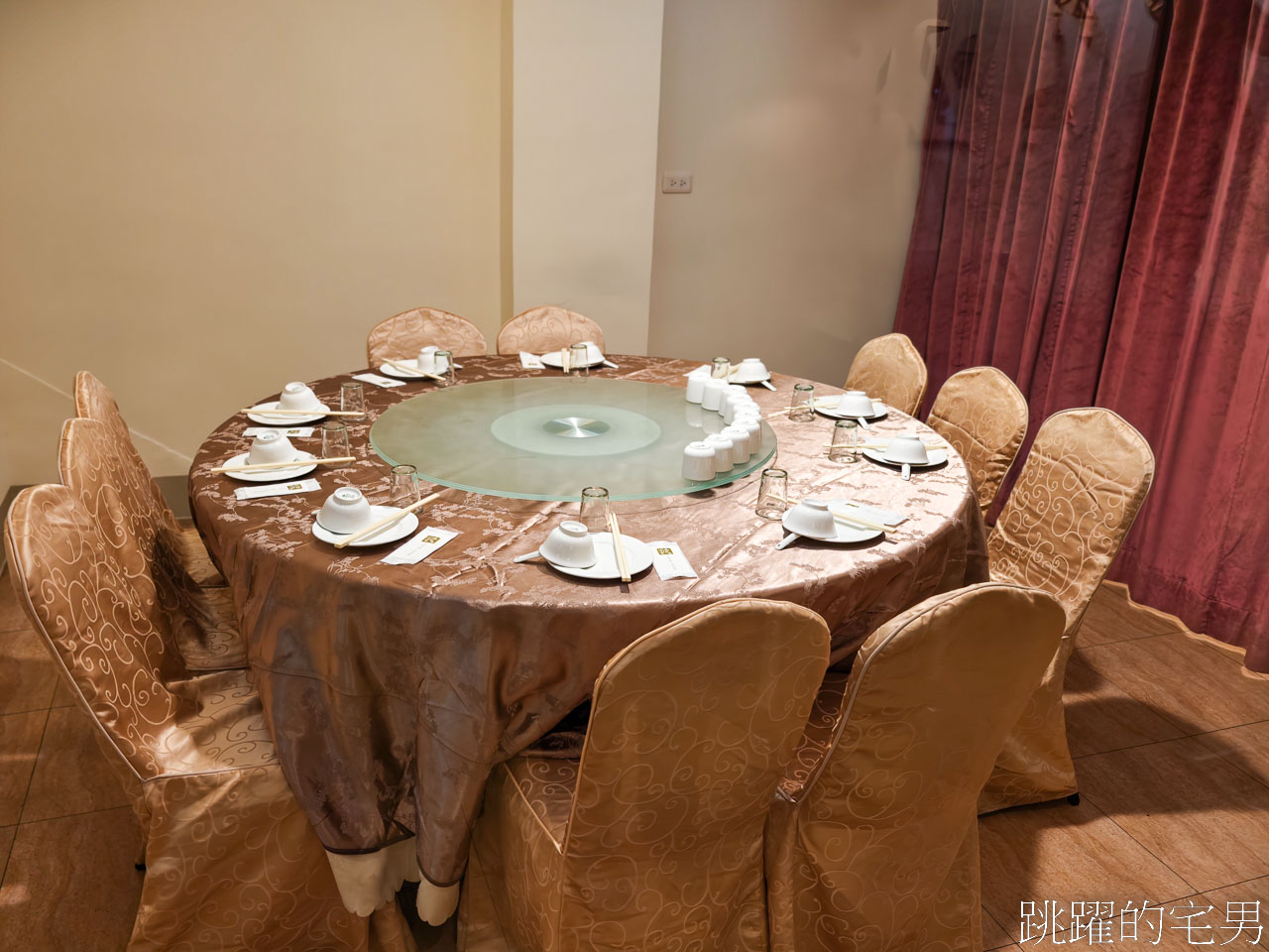 [花蓮美食]闔家歡南北餚餐館-在地人都知道的花蓮老店，芝麻豆沙鍋餅就是永遠的神，闔家歡南北餚餐館菜單