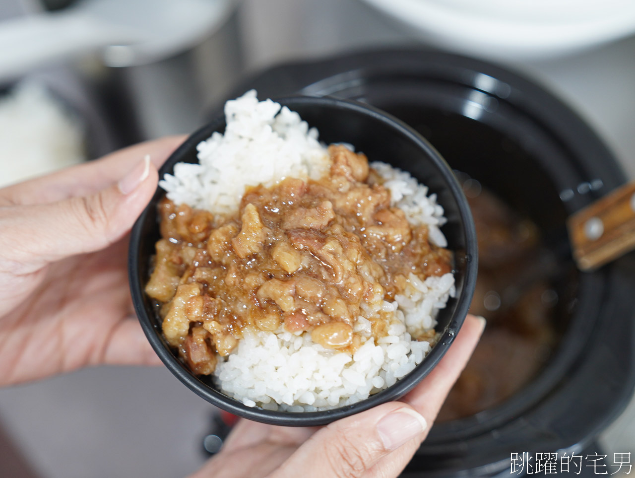 [萬里美食]鮮滿樓海鮮料理-野柳公園女王頭旁海鮮餐廳，合菜每人600元就能吃到活龍蝦、龍虎斑，魯肉飯吃到飽、C/P值超高，生菜蝦鬆也太好吃