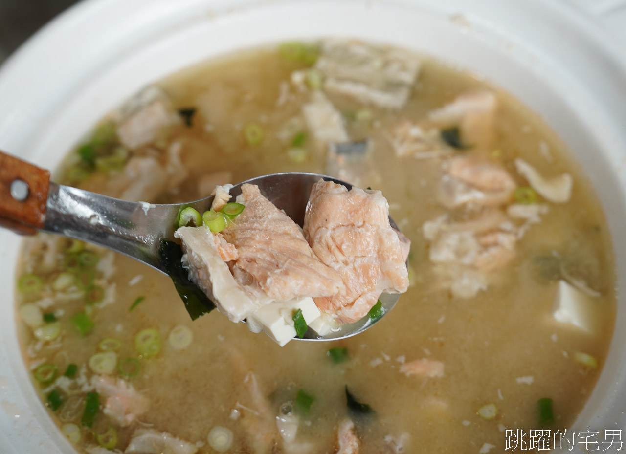 [萬里美食]鮮滿樓海鮮料理-野柳公園女王頭旁海鮮餐廳，合菜每人600元就能吃到活龍蝦、龍虎斑，魯肉飯吃到飽、C/P值超高，生菜蝦鬆也太好吃
