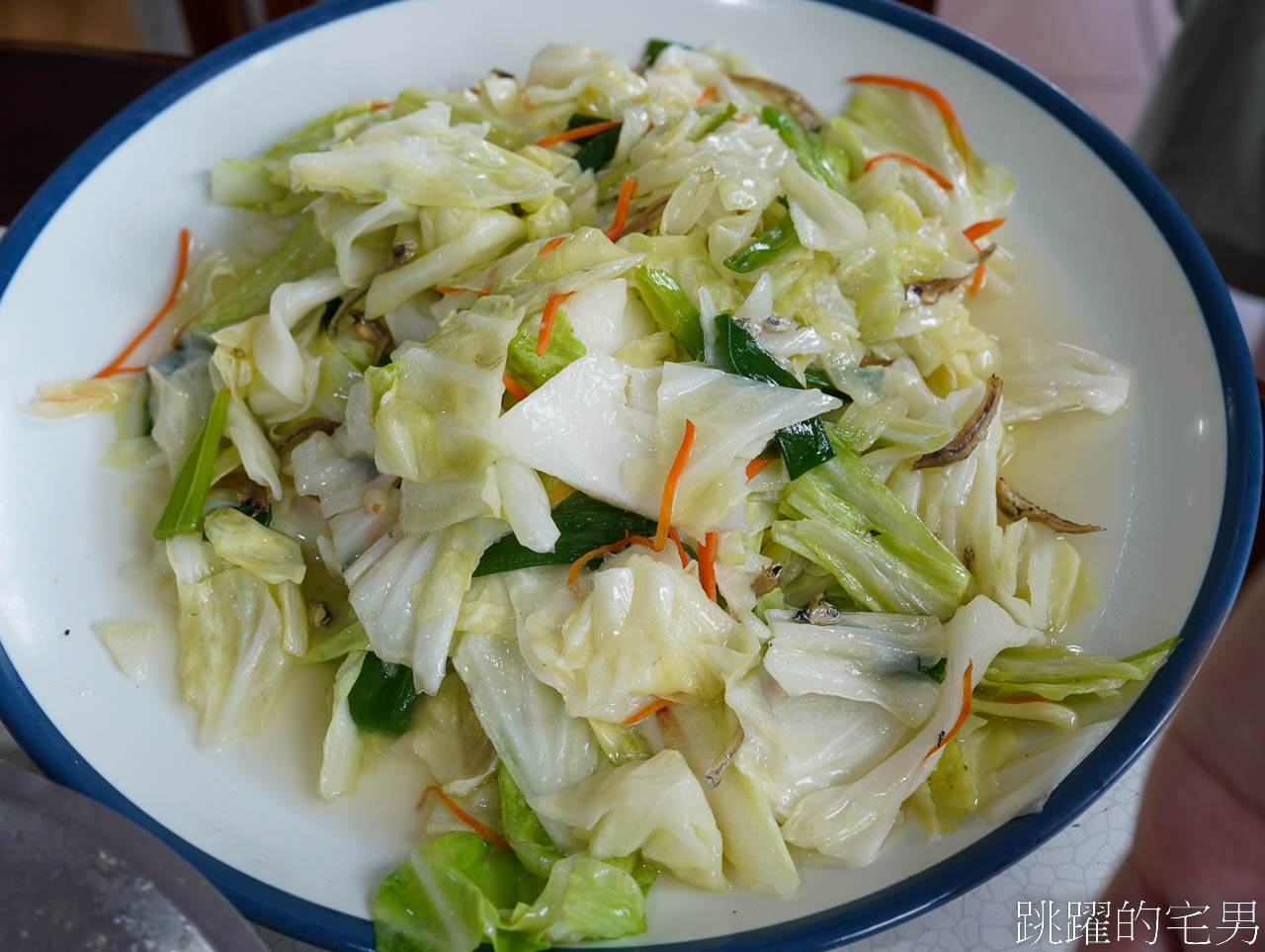 [萬里美食]鮮滿樓海鮮料理-野柳公園女王頭旁海鮮餐廳，合菜每人600元就能吃到活龍蝦、龍虎斑，魯肉飯吃到飽、C/P值超高，生菜蝦鬆也太好吃