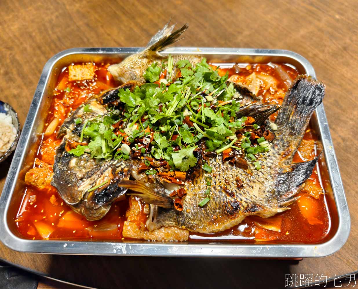 [花蓮美食]芭樂貳號小吃部-花蓮懷舊老宅有好吃熱炒合菜，搞魚鍋令人驚艷，還有15人桌包廂