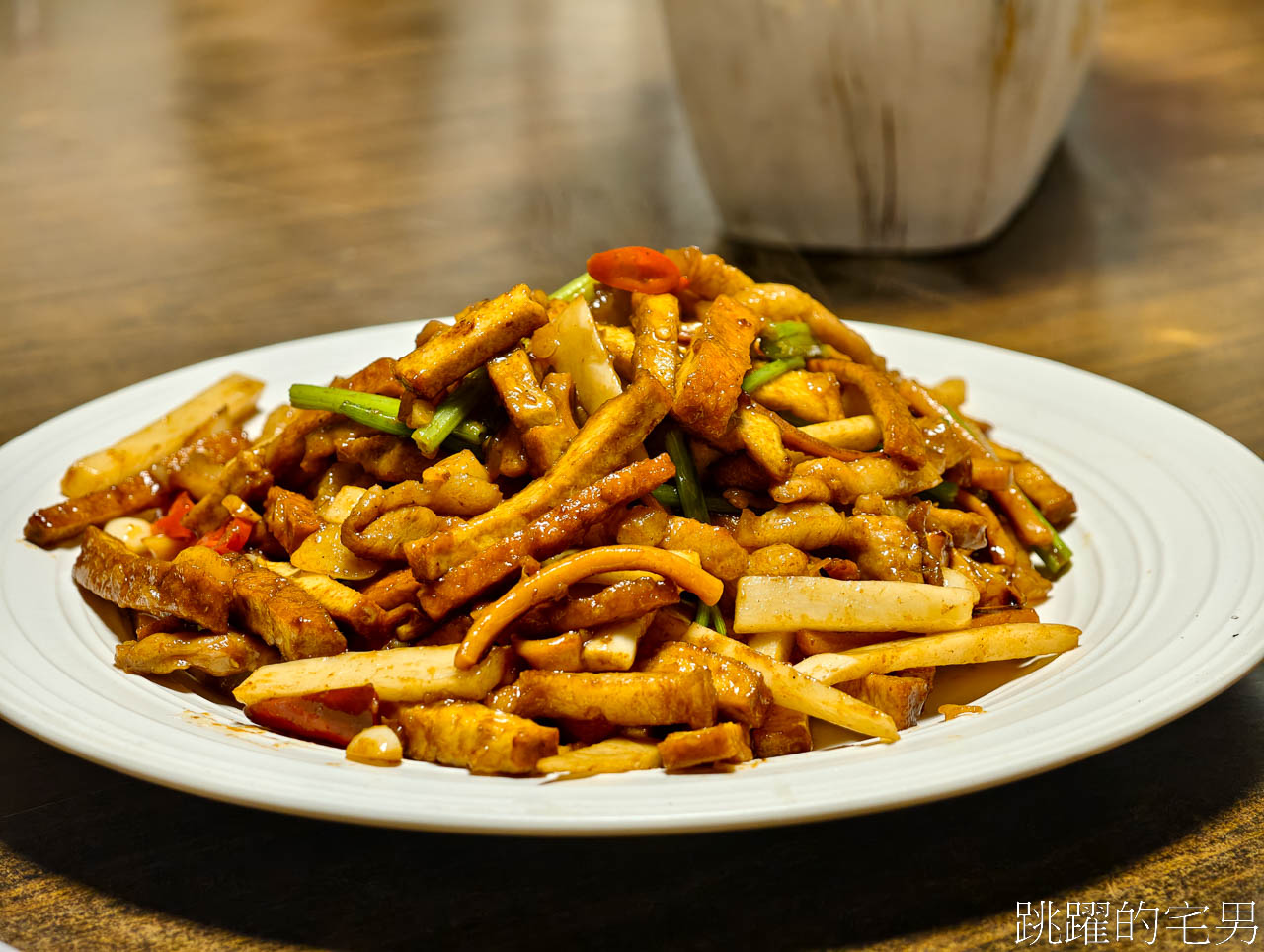 [花蓮美食]芭樂貳號小吃部-花蓮懷舊老宅有好吃熱炒合菜，搞魚鍋令人驚艷，還有15人桌包廂