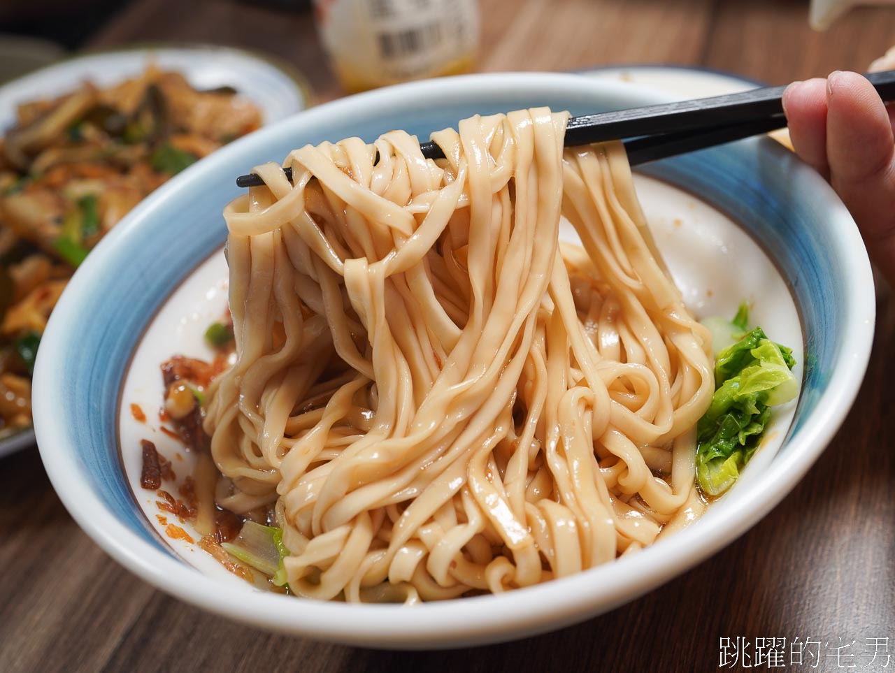 [花蓮美食]劉姥姥麵店-眷村油蔥拌麵令人驚艷，單純的味道竟能如此好吃、麻醬麵，眷村炒滷味 @跳躍的宅男